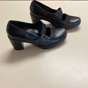 Women’s size 37 leather Dansko’s